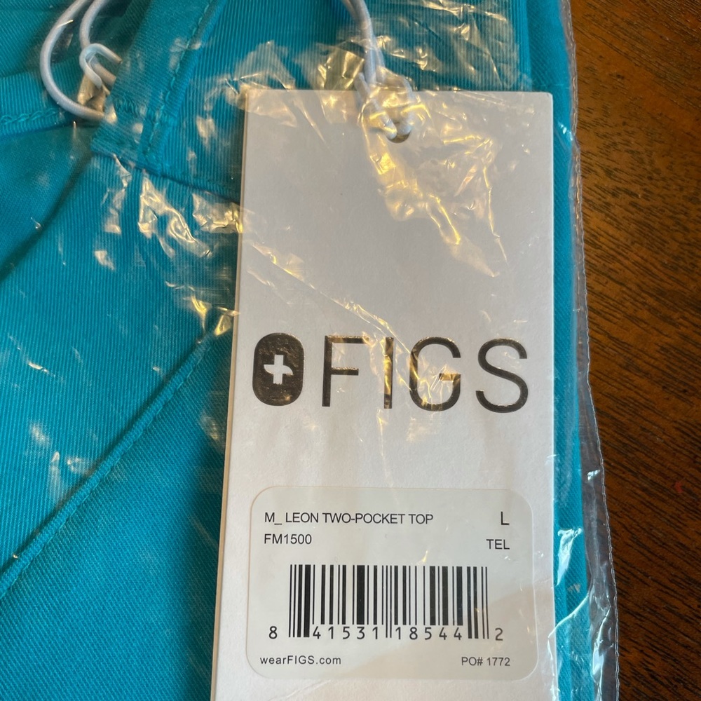 FIGS Leon Two-Pocket Scrub Top